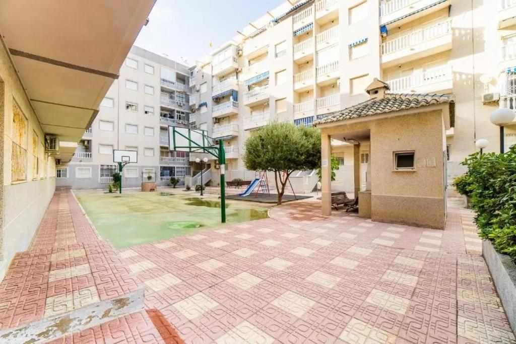 Mila Sloneczny Apartament W Torrevieja Centrum Extérieur photo